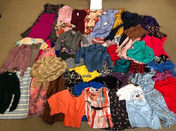 60 Pcs Lot Women's Size Medium, Size 6, Dresses And Tops