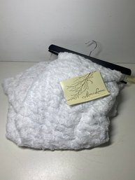 Brand New Marlo Lorenzo 50x60' White Faux Fur Throw Blanket