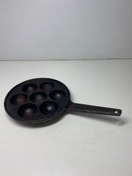 Unmarked 8' Cast Iron 7 Egg Poacher Skillet