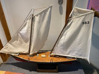 51' Model Of Schoomer Motorized Sailboat-needs Repair