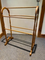 Antique 28.75x22' Light Colored Oval Wooden Quilting Rack