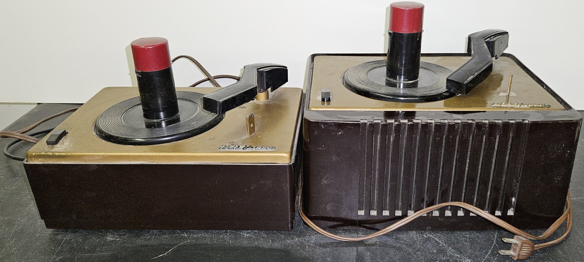 RCA Victor 45 RPM Phonograph Bundle Of 2 - (TR4) #37457 | Auctionninja.com