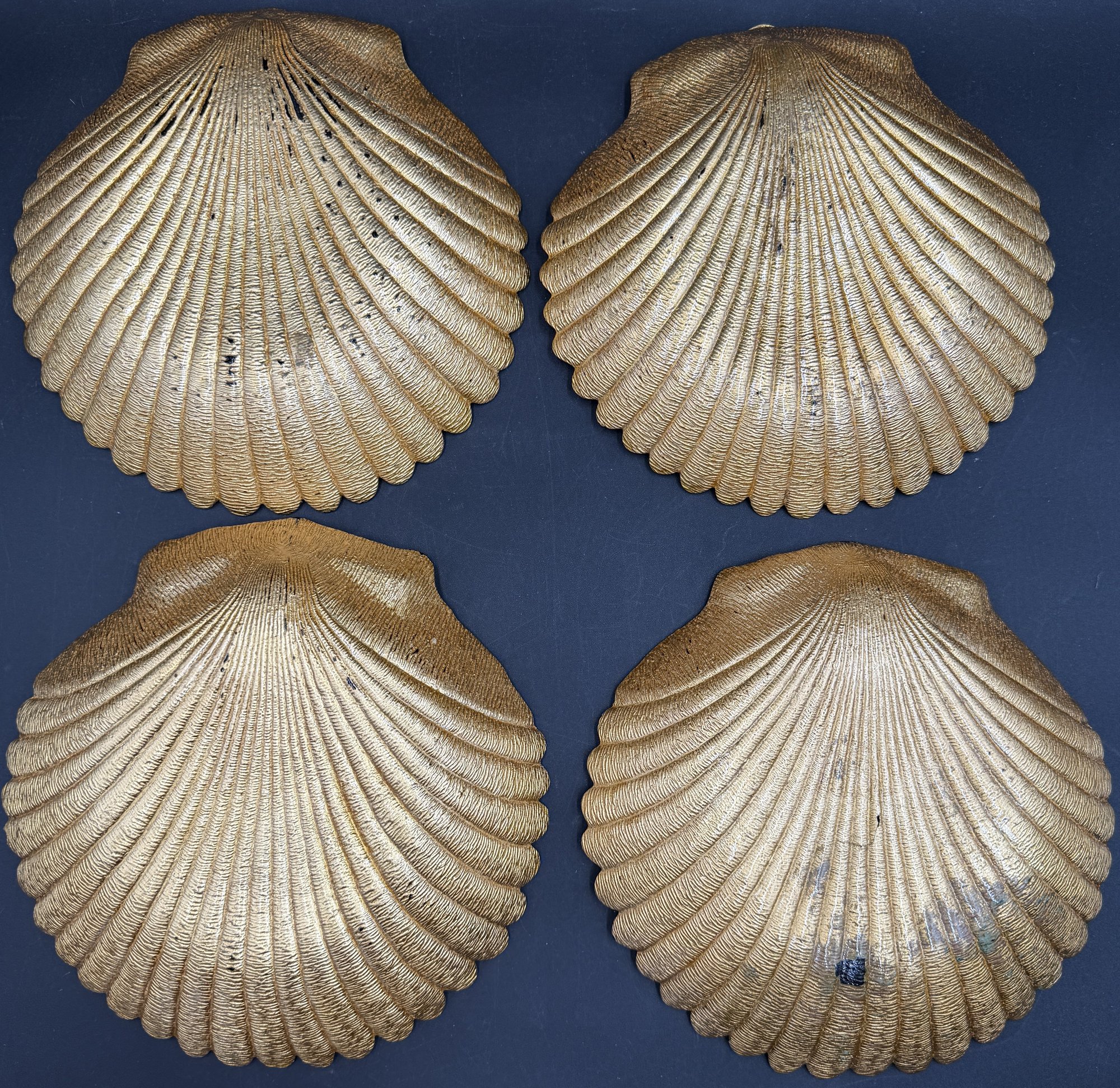 Clam Shell Shaped Glass Plates (K67.P2) #59159 | Auctionninja.com