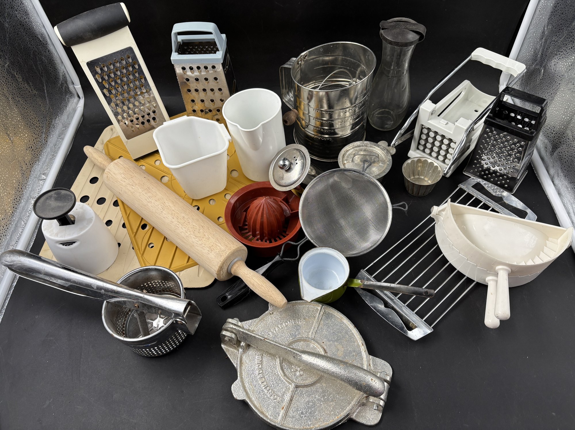 Mixed Large Bundle Of Kitchen Tools #2 - (K10) #44612 | Auctionninja.com