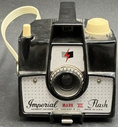 Vintage Imperial Mark XII Flash Camera - (B550)(B1C)