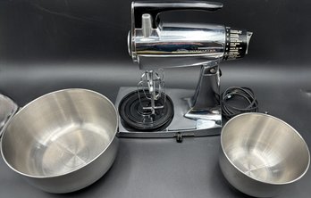 Vintage Sunbeam Mixmaster With Large & Small Bowls - (KC)
