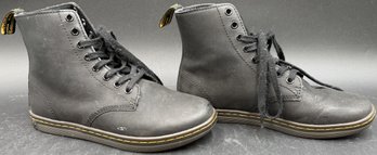 Women's Size 8 Dr. Martens Air Wair Black Boots (B1C.K11)