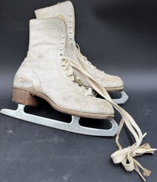 Vintage Canadian Flyer Ladies Ice Skates (B1C.K19)