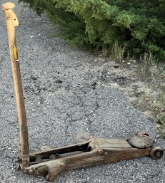 Vintage Walker Hydraulic Roll-a-car 882 Floor Jack - (SA2)