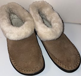 Womens Size 6 Natural Reflection Slippers - (UD2)