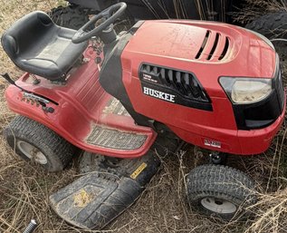 Huskee LT4200 Riding Lawn Tractor (B594)(OM)
