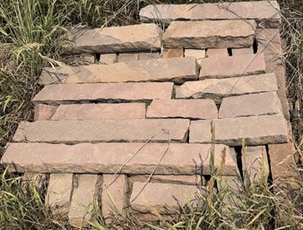 Over 30 Stack Of Colorado Red Sandstone Landscape Wall Stones  - (B219)(OS)