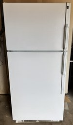 GE Top Freezer Refrigerator Model CTX18BABARWW - (G)