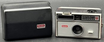 Kodak Instamatic 104 Camera In Metal Kodak Case - (FR1)