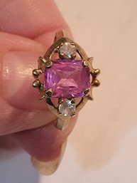 Vintage 10K Yellow Gold Ring  Size 5 With Pink Center Stone 2.18 Grams