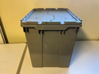 (1) Inter-locking Flip-top Storage Tote