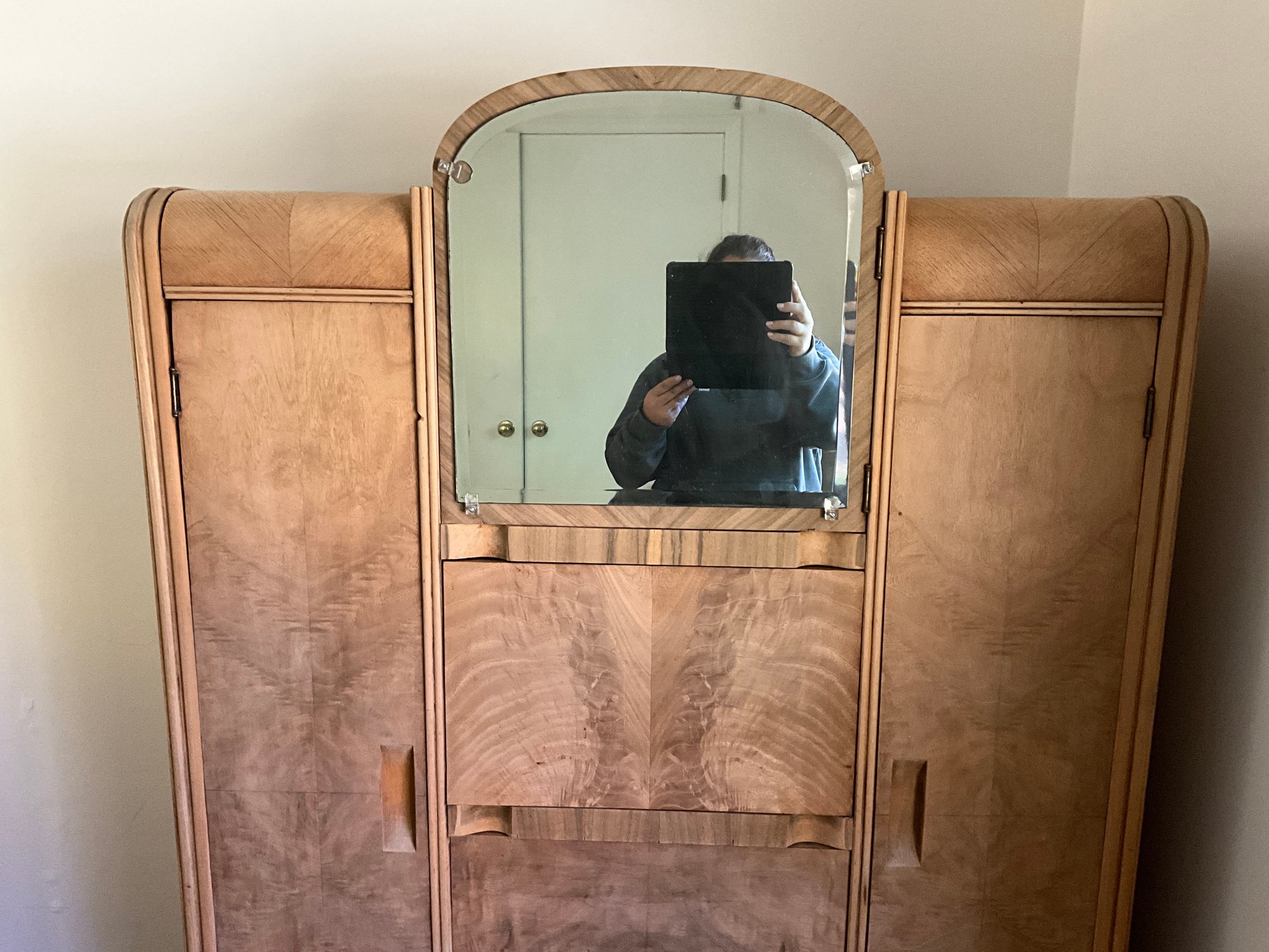 Art Decr Cedar Dressing Armoire 30167