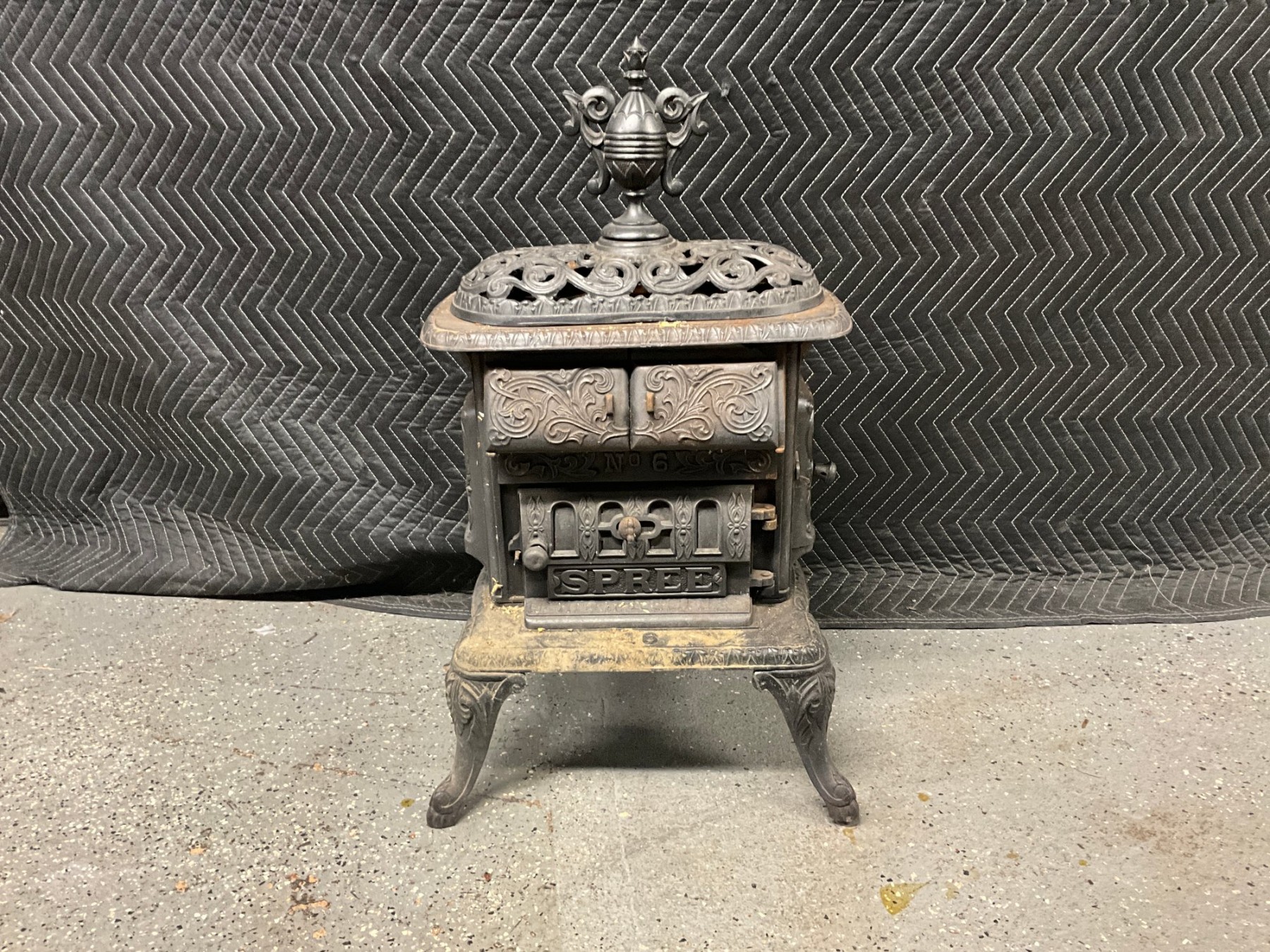 Southard Robertson & Co. Antique Cast Iron Wood Burning Stove