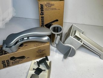 NIB Pampered Chef - Cheese Grater & Garlic Press