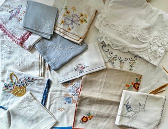 Vintage Linen Mix -See ALL Pics - Table Toppers, Sets, Doilies, Other