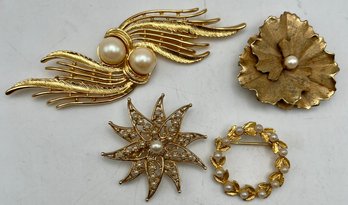 Vintage Gold Tone Pearl Pin/ Brooches