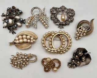 Lot Of Vintage  9 Pearl Pins Napier, Lisner, Kramer, Trifari