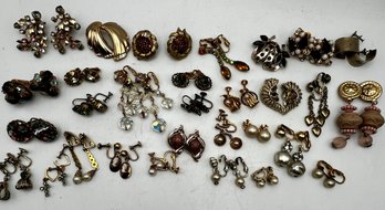 30 Pair Gold Tone Sparkle And Pearl Vintage Screw Clip Earrings