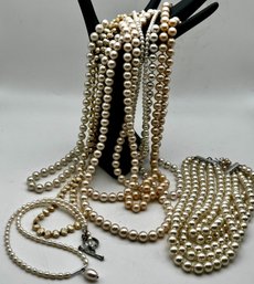 Pearls Necklace Lot