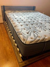 Very Clean Queen Bed Sealy