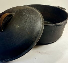 Wagner Ware Cast Iron Dutch Oven