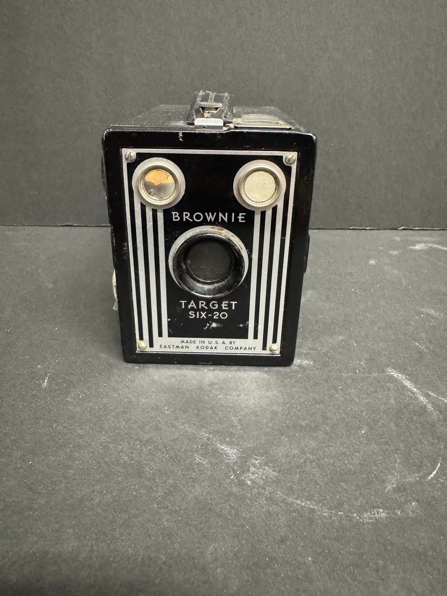 Kodak Eastman: Brownie Target Six-20 (US) Price Guide: estimate a