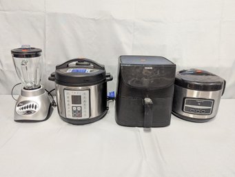 Small Kitchen Appliance Lot  Electric Yedi Cooker, Rice Cooker, Air Fryer & A Blender