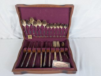 1847 Rogers Bros. Americas Finest Silverplate Eternally Yours  Full Set With Original Wooden Display Box