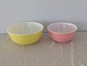 Lot Of 2 Pyrex Colored Mixing Bowls