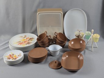 Lot Of MCM Plastic Dishes & Tupperware