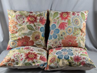 4 Decorative Pillows