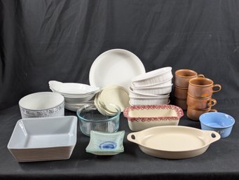 Large Lot Of Ceramic & Glass Bakeware / Casserole Dishes Including Hall China, Corning Ware & Pyrex