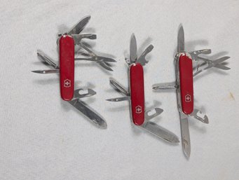 3 Swiss Army Knives