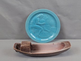 Two Pieces Of American Art Pottery - Gonder & A World's Fair Souvenir Plate