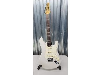 Beautiful Washburn Shadow Series Stratocaster Electric Guitar Grover Tuners W/Hardshell Case Excellent Cond!