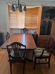 Mahogany Duncan Phyfe Style Drop Leaf Expandable Table