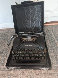 Typewriter  Smith Corona  Antique In A Case