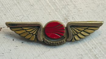 Vintage Gold Tone Plastic Continental Airlines Collectible Jr. Pilot Wings Pin