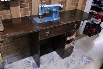 Vintage Montgomery Ward 21 Jewel Supreme Sewing Machine