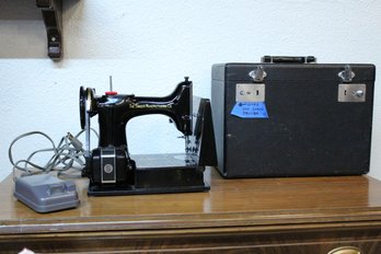 Vintage Singer Model 221 Featherweight Sewing Machine