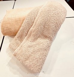 Lot Of 2 Large Sherpa Beige Colored Blankets 1 Throw And 1 King Size. Clean