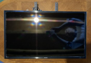 Samsung Wall Mount TV,  31 Inch