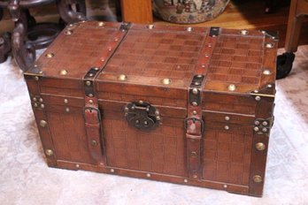 Antique Style Wooden Small Trunk