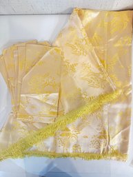 1950s Tablecloth And 12 Napkins From Korea