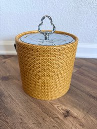 Vintage 1977, 3-Quart Ice Bucket Irvinware